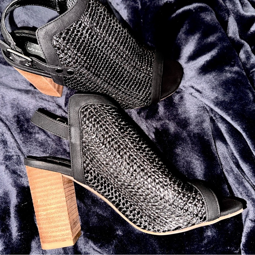 Steve Madden Basketweave sandals